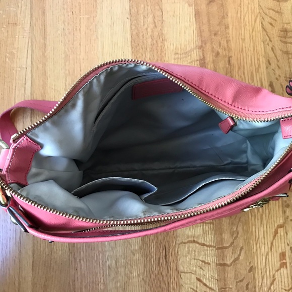 AUTHENTIC COACH DAISY LIQUID GLOSS PATENT LEATHER HOBO PURSE - Picture 6 of 11